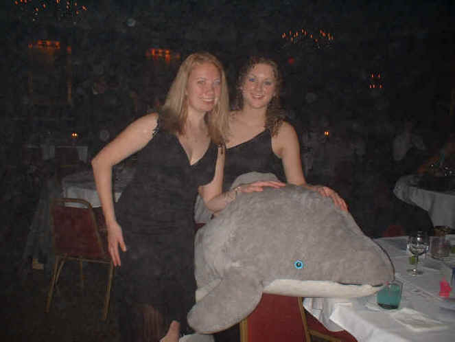 Holly&Sarah.jpg (443820 bytes)